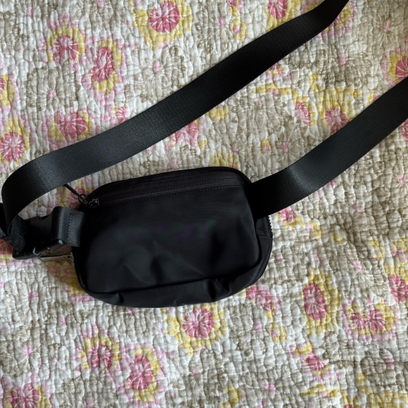 lululemon athletica Black belt bag 1L - Picture 2 of 5